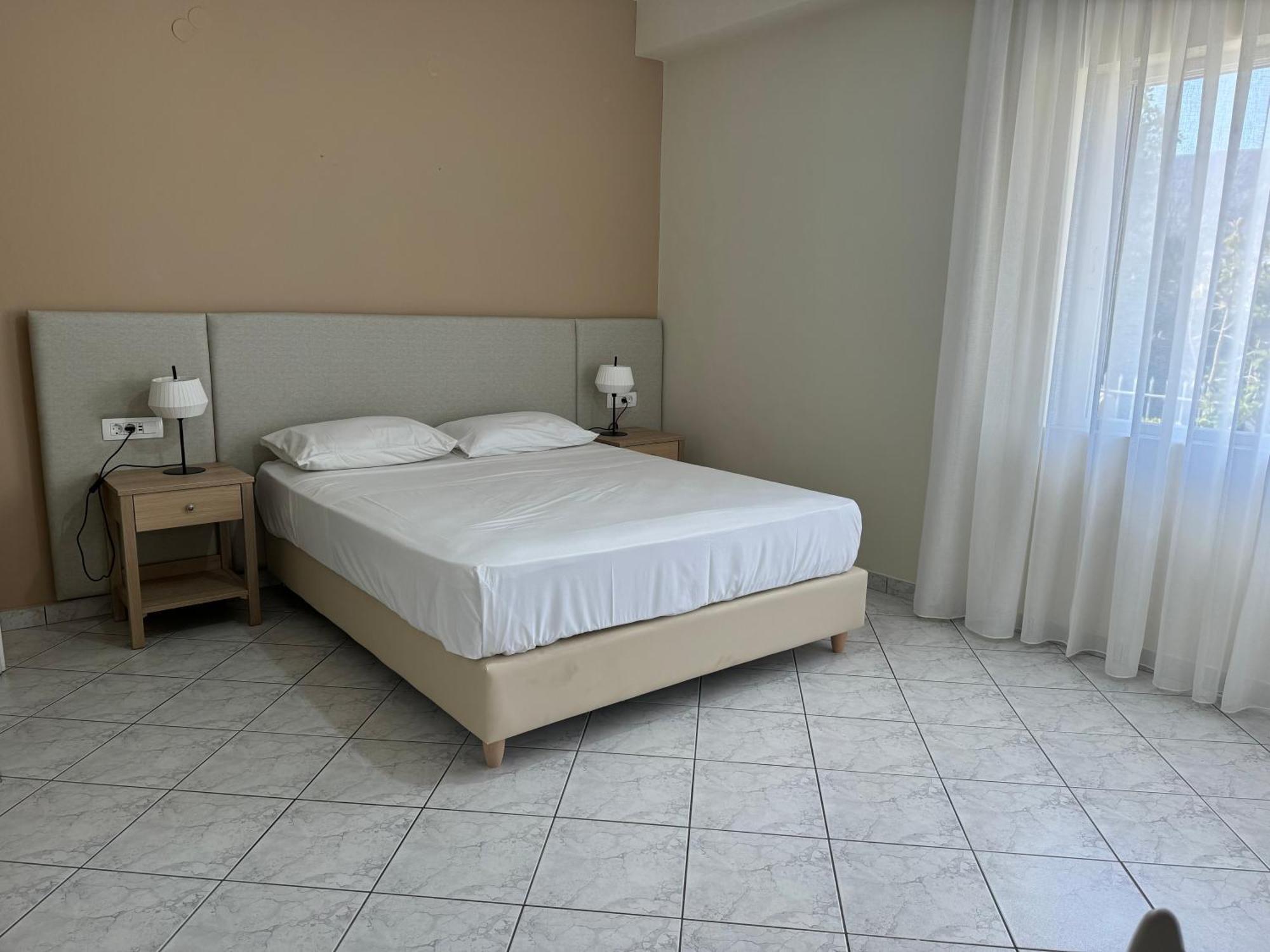Niki'S Apartment Палеохора Экстерьер фото